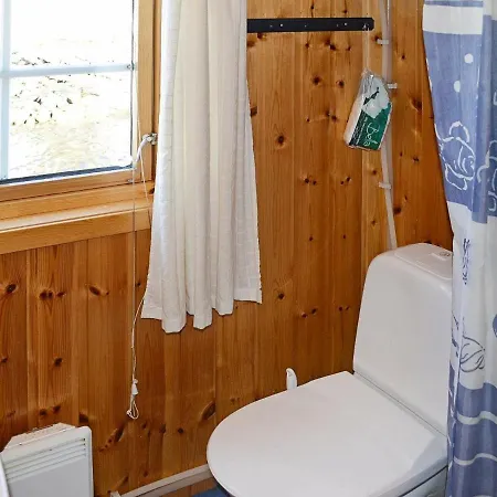 Feriehus 3 Person In Henningsv R Henningsvær