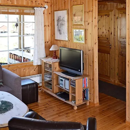 3 Person In Henningsvaer-by Traum ヘニングスヴァール