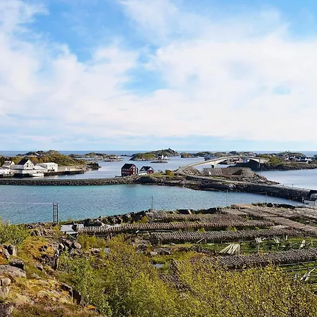 3 Person In Henningsvaer-by Traum *