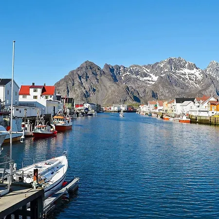 3 Person In Henningsvaer-by Traum * Хеннингсвер