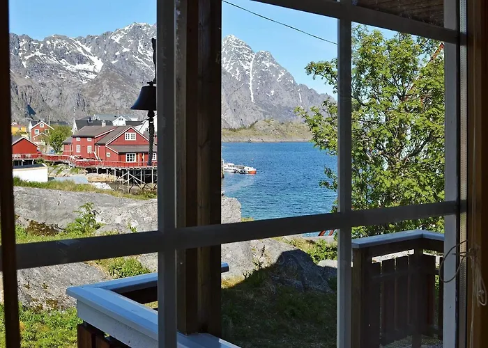 3 Person In Henningsvaer-by Traum Henningsvær