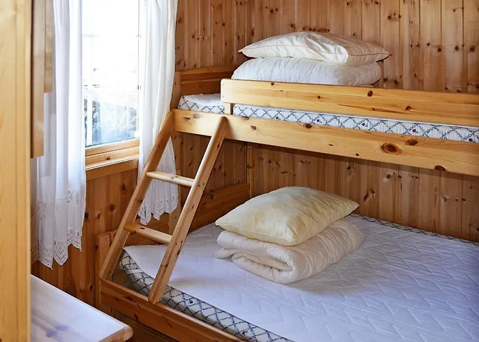 3 Person In Henningsvaer-by Traum Semesterbostad