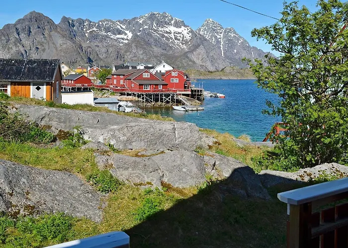 3 Person In Henningsvaer-by Traum Semesterbostad *