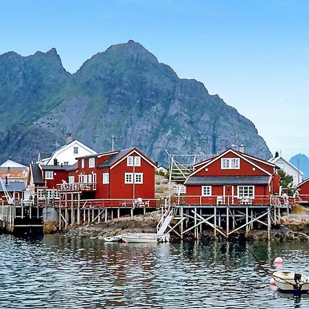 3 Person In Henningsvaer-by Traum Feriehus Henningsvær
